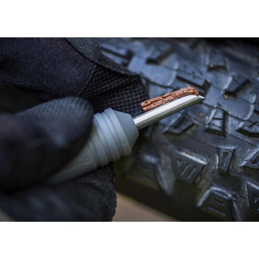 Blackburn  Plugger Tubeless Tire Repair Kit  szerszámok