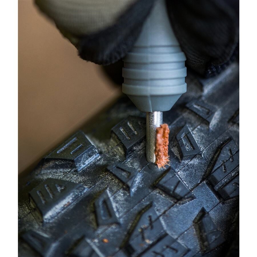 Blackburn  Plugger Tubeless Tire Repair Kit  szerszámok