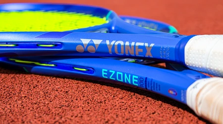 ÉRTÉKELÉS: Yonex EZONE 2025 teniszütők – bársony érzés és erő, amely megbocsátja a hibákat