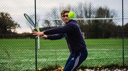 Lendítési súly – adat, amely segít kiválasztani a megfelelő teniszütőt