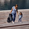 Thule Spring Soft Beige on Black Babakocsi