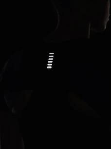 Under Armour  IsoChill Run Laser Tee-BLK Női póló S
