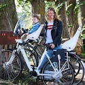 Urban Iki Rear seat Frame mounting Shinju White/Bincho Black Kerékpáros gyerekülés